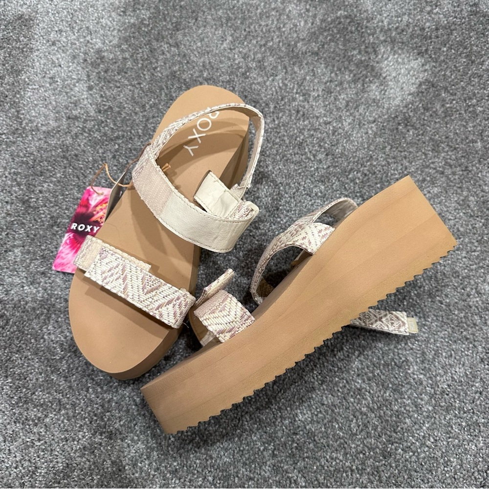 NWT Roxy Women's Cream Sandals - Picture 2 of 2